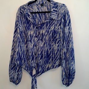 Patterned blue blouse